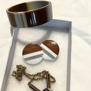 Celebrity NY Wood Cream and Brown Lucite Choker, Bangle Bracelet & Earrings Set